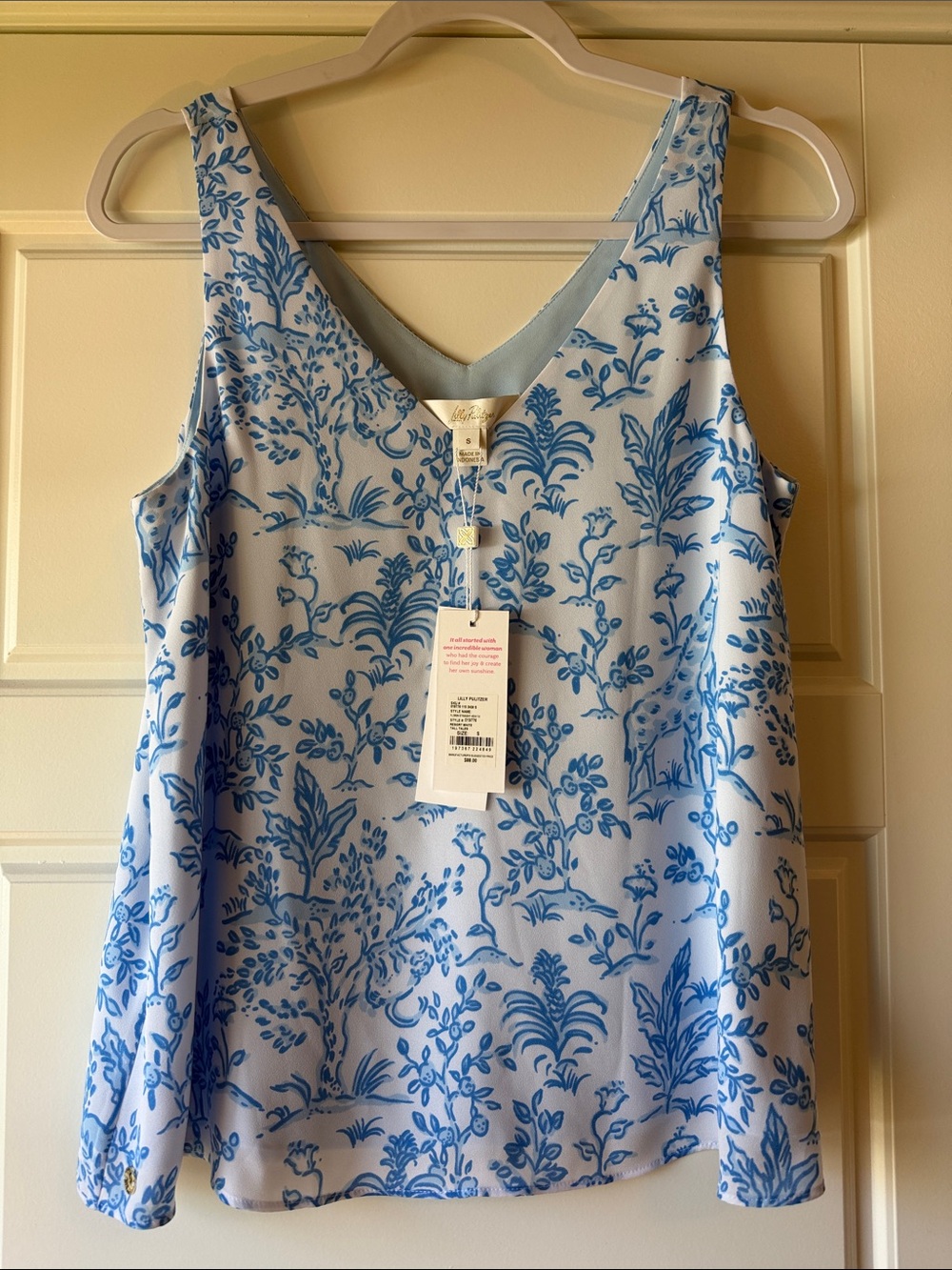 Lilly Pulitzer Blue and White Floral Print V-Neck Tank